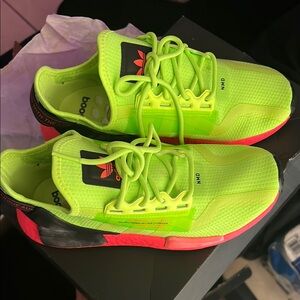 Adidas Green and Pink Sneakers Modern Sporty Design